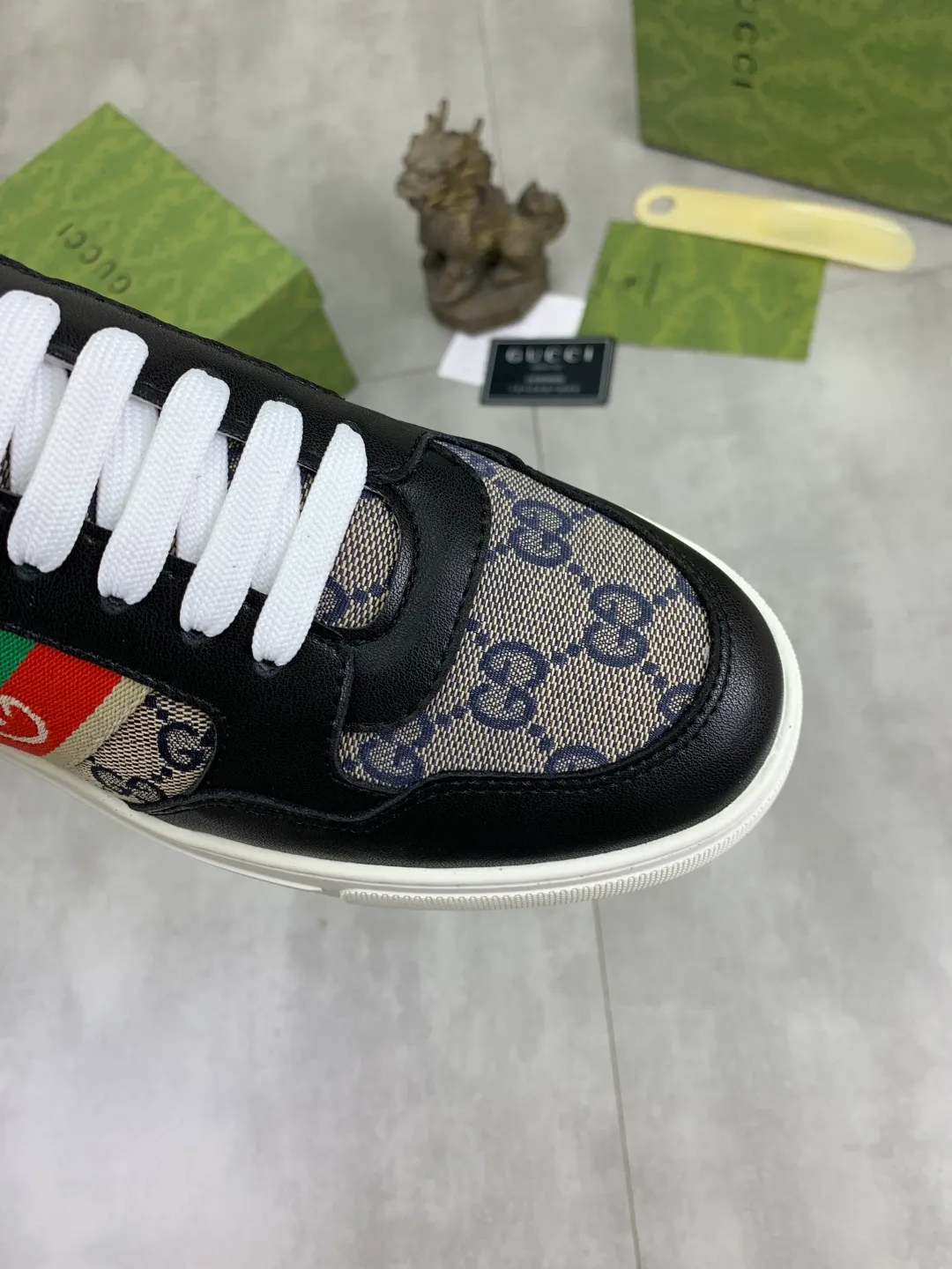 Men's shoes 💰P420 💰[New style]🆘 The latest model from Gucci GUCCI official website🎁Classic casual and fashionable men's shoes👟Best model💥The style is simple and elegant, exclusive for trendy men. Unique official website latest brand elements👑Gucci original decoration, fashionable and generous, original soft calfskin fabric➕Comfortable soft first-layer pigskin lining ✅The official website specifies wear-resistant casual outsole, the classic model is photographed in real life🎬Color: 2️⃣colors available😍Number of codes: 38-44